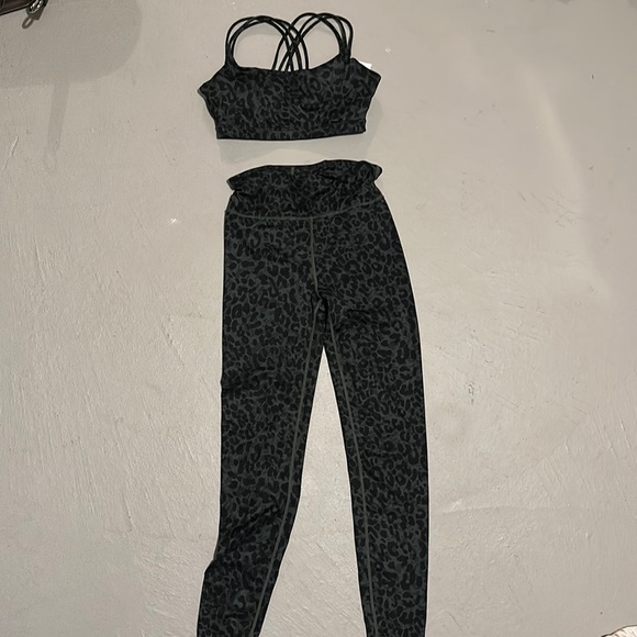 Gap Leopard Workout Set - Picture 2 of 8